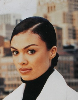 Amel Larrieux