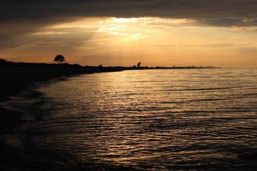 Stop for a moment. Feel it. #sunset #sundown #balticsea #ostsee #ocean #oceanchild #photography #fot