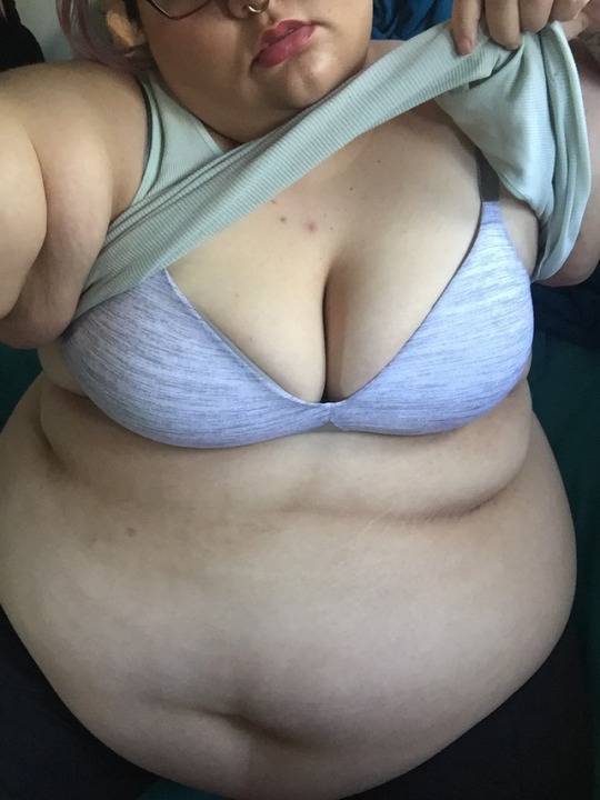 cute-fattie: I’m wearing an actual bra for once and not a sports bra. Wow  