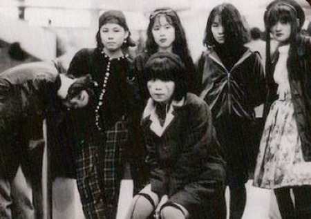 tebya: Picture of a group of sukebans, or “delinquent girls”, tough Japanese girl gangs known for th