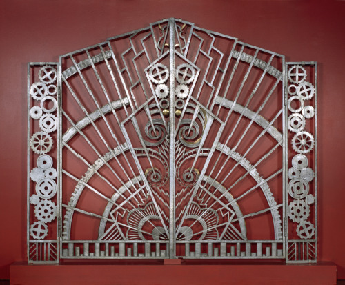 ein-bleistift-und-radiergummi:Pair of gates from the Chanin Building, Rene Paul Chambellan, 1928.