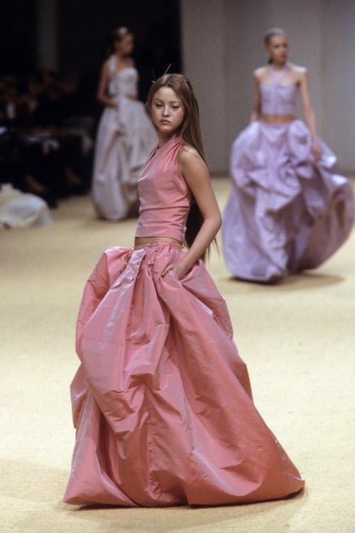 modely-way:Devon Aoki for Chanel S/S 1999 Couture.