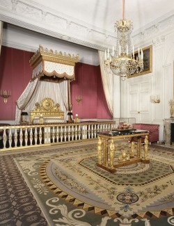 killem-all-if-they-wont-eat-cake:   Ancienne chambre de Louis XIV au palais de Trianon, vue actuelle.   Source:   Mobilier et étiquette à Marly pendant le règne de Louis XIV   