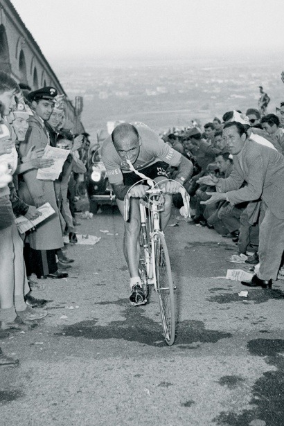 classicvintagecycling: Giro d'Italia, 1956. Fiorenzo Magni, riding with a broken collarbone after a 