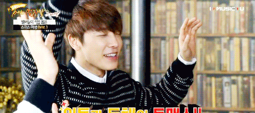 Hae Is Imagining That He’s Paragliding ㅋㅋ Hi To Clouds 