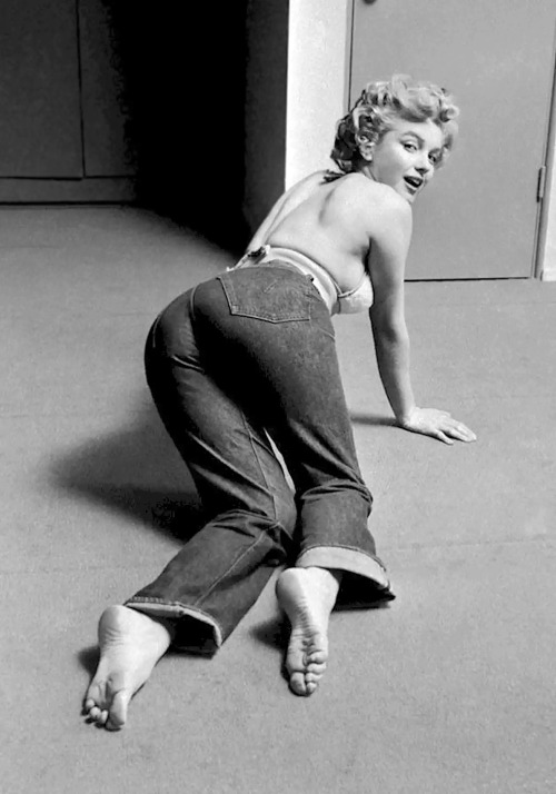 Marilyn Monroe / photo by Philippe Halsman, 1952.
