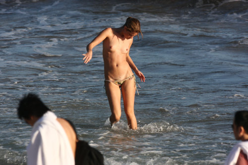 toplessbeachcelebs:  Julie Ordon (Model) swimming topless in St. Bart’s (December 2007) - Part II