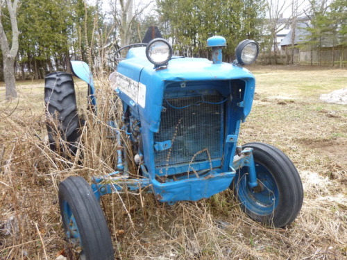 Two screaming tractors I saw yesterday.