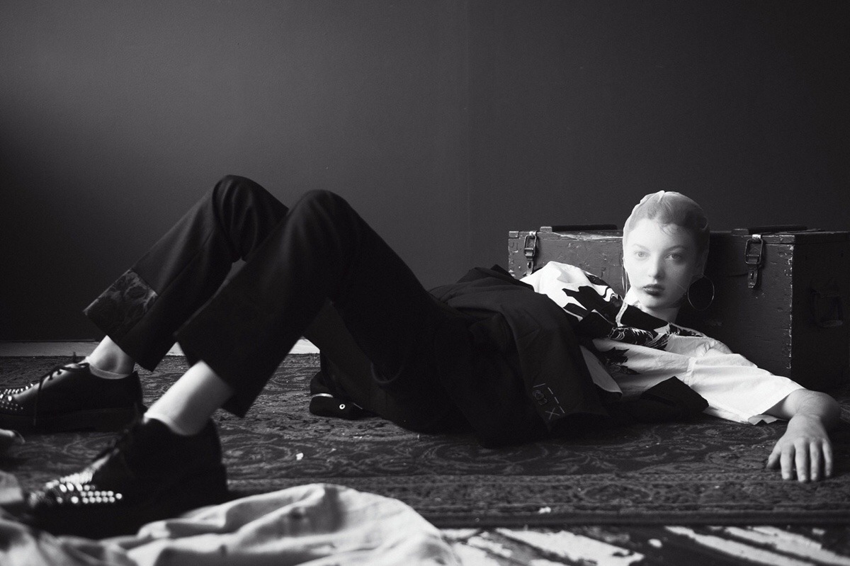 pleasebboy:  Laura Hanson Sims by Matthew Priestley for W July 2015  