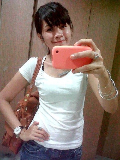 farhanafarah: Alaa comel Sgt awek sarawak ni yee dok selayang je ni . Hihu xnk id ke ??reblogg laaa.