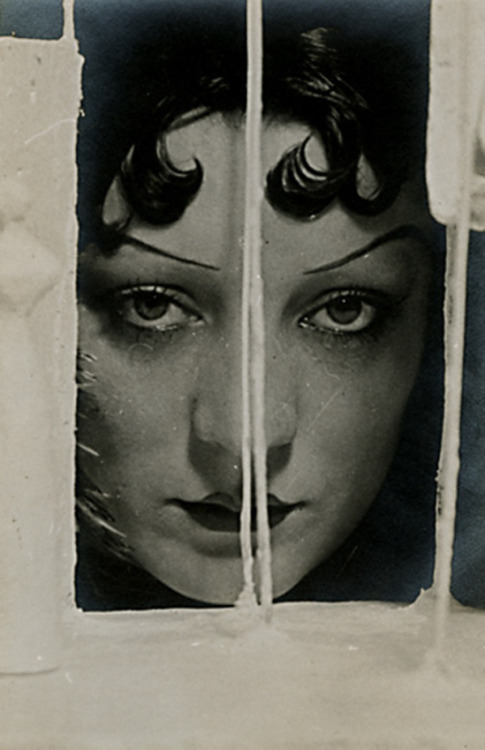 netlex:  Kiki de Montparnasse by Man Ray