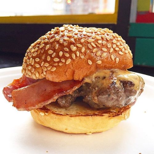 theburgerlist: Bacon Cheeseburger from @sliderbar_ldn at @streetfeastldn Dinerama. #burger #burgers 