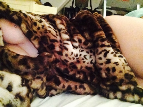 youaremynirvana:so it turns out a fur coat works wonders for your self esteem :-)