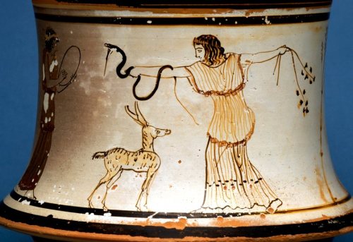 hellenismo:Maenads dance around this “pyxis,” or cosmetics container. The animal-skin garments, snak