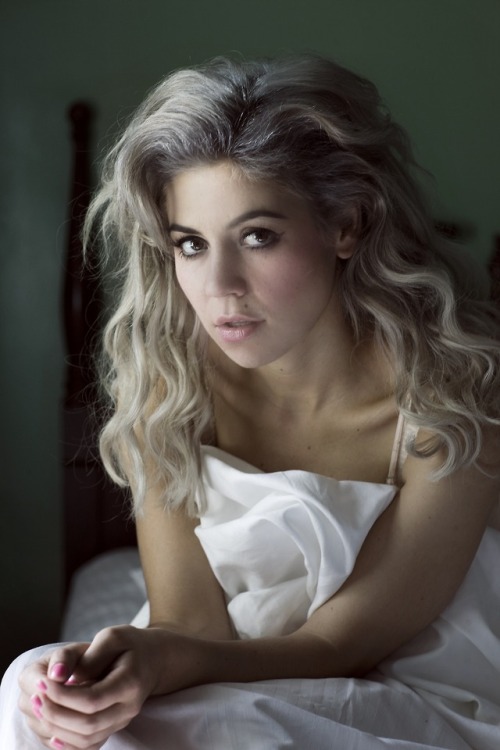 nuclearseazons:newly leaked marina & the diamonds outtakes from ‘electra heart’ (2011) by casper