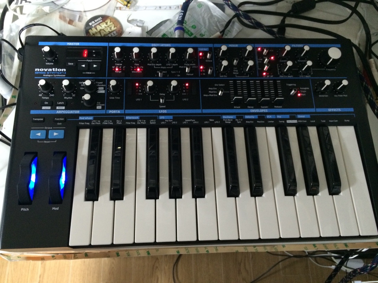 volkabrothers:  新機材。 novation bassstation2、面白すぎてずーっと触ってました。