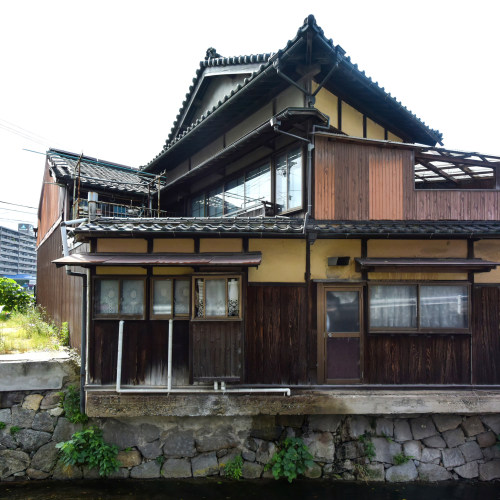 村上塗料店 by m-louis .®Via Flickr:May 22, 2015 at 8:48, Hiroshima 三原