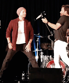 strengthcas:  So, Jensen in a beanie AND singing…? Yeah. I’m okay.. I’m fine..