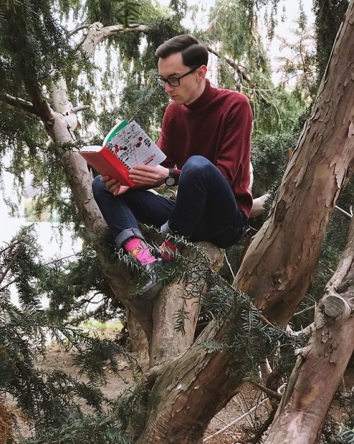 A reader lives a thousand lives before he dies. The man who never reads lives only one. – Geor