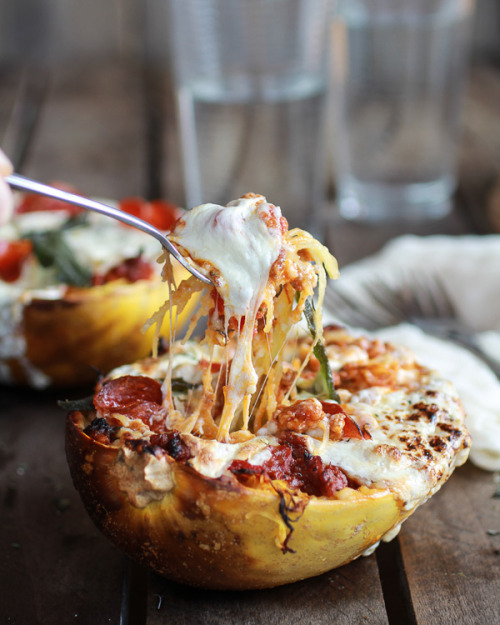 foodfuckery:  Roasted Garlic Spaghetti Squash Lasagna Boats Recipe