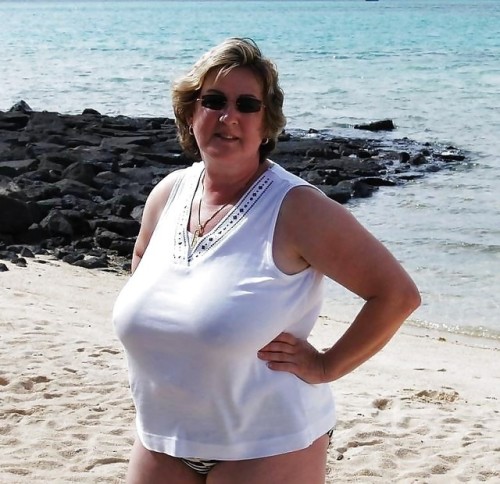 justgreatbigoldtits:found at www.imagefap.com/pictures/5703227/Mature-swinsuit