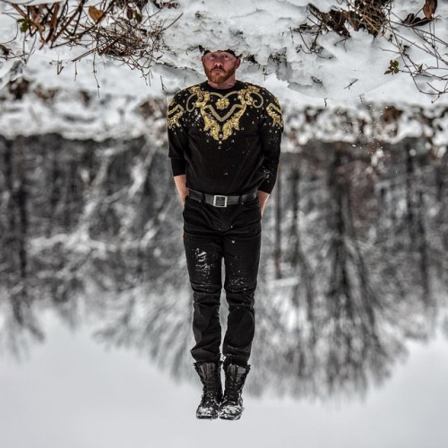 I’m a little sad we didn’t get more snow! #brainfreeze #snow #snowday #superbadasssweater#headstand 