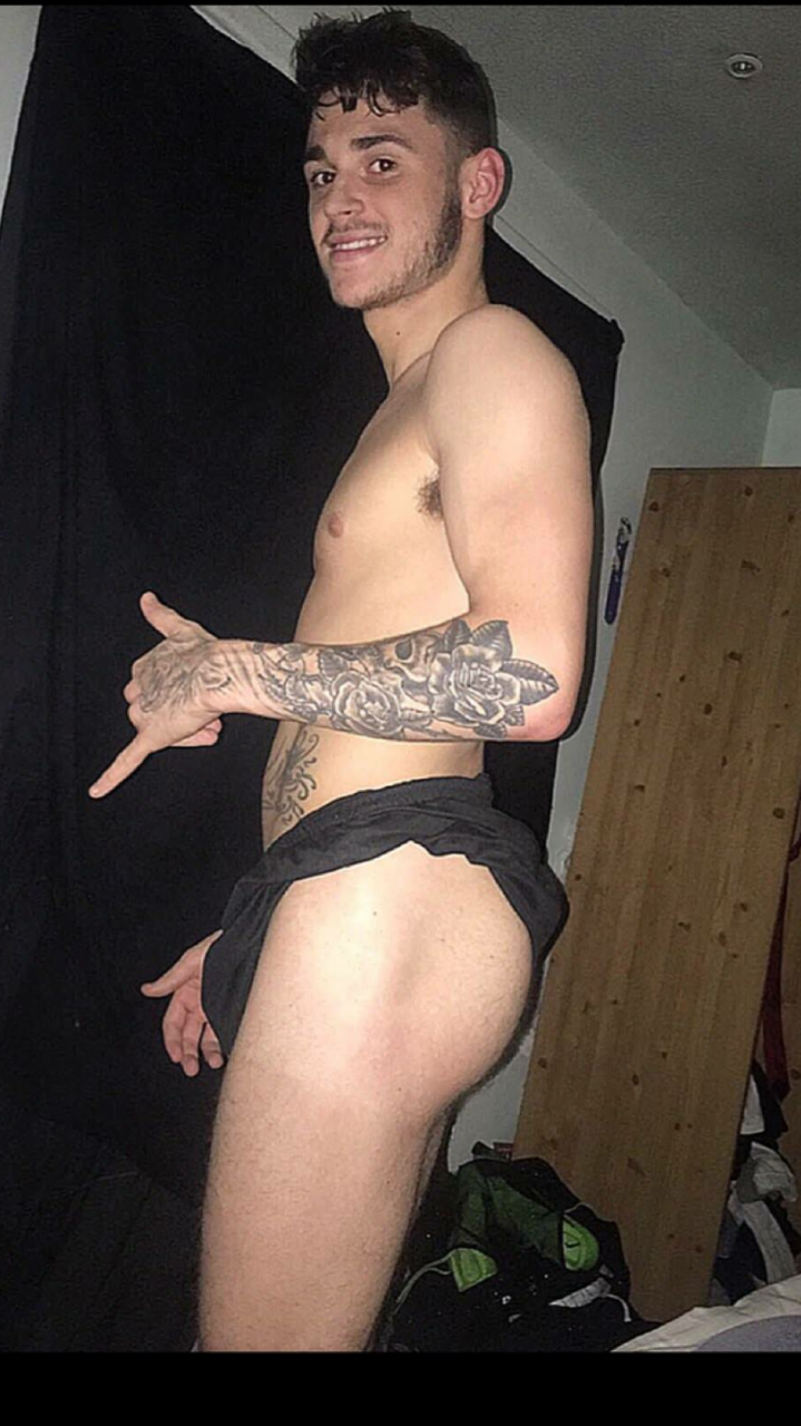 derrylads:Hot belfast boy! Nathan 21 foitballer, tatooed n very hot cock! 