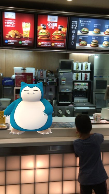 luxicity:  paranoid-rhythm:   @ono_kensho：I found a Snorlax in McDonald’s. Are you a glutton!  lol hahahha 