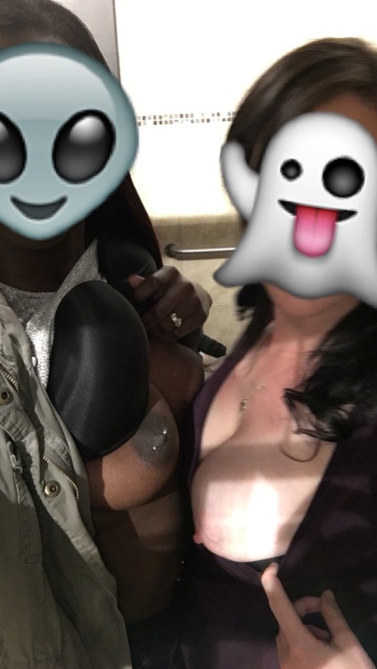 whitepoleblackhole: #sexysnapchat #sexysnaps #ebony #boobies Im going to eat this bitch out tonight.