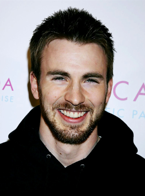 sohieturner: chris evans: frat boy aesthetic (6/∞)↪ at the launch party for Escada’s newest scent, ‘