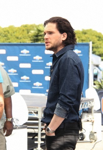 kit-harington-fans:  Kit filming Extra with Mario Lopez to promote How to Train Your