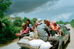 20aliens:CAMBODIA. 2002.Patrick Zachmann