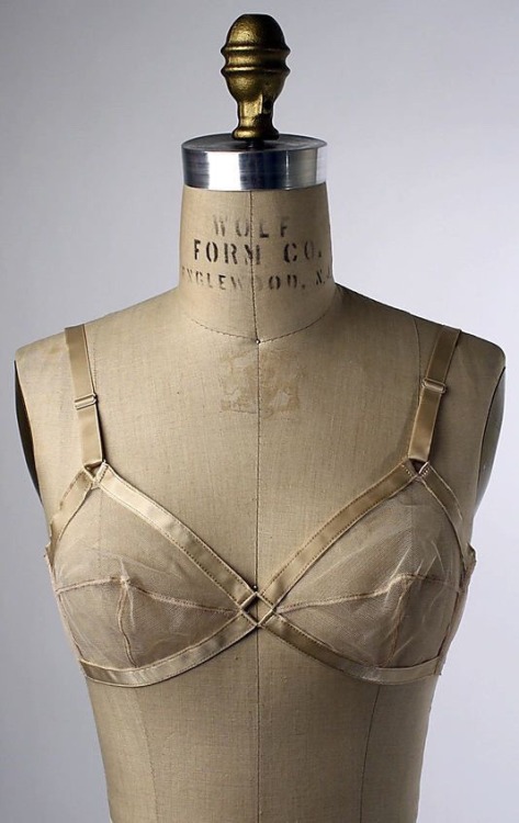 so-asa:  Les beiges. 1940s - Silk bra