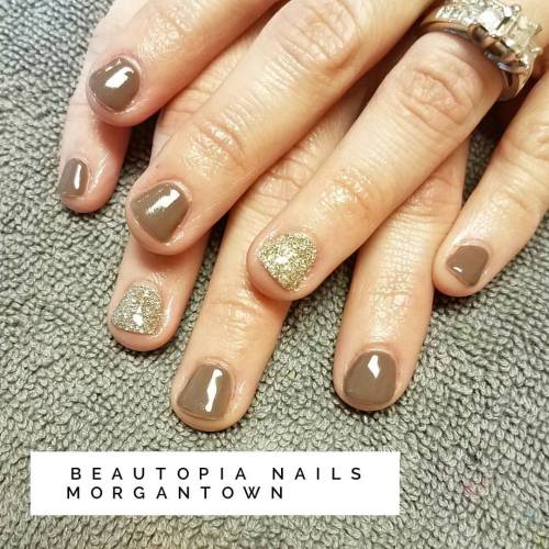 Taupe and white gold with #cndshellac Rubble #nails #nailart #nailstagram #nailartofinstagram #cnd #