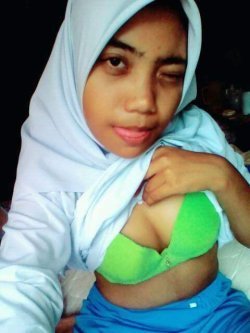 dangbanggirl: sekolah lagi niiii hmmmmmm sedaaaap
