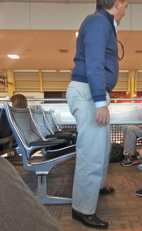 dilferotica:I love daddyhunting at airports, and this dad bod was primed for capture.