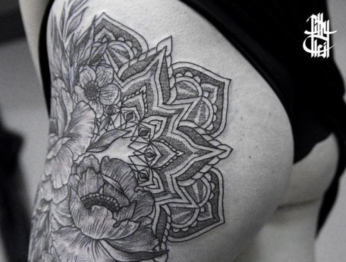 billy-heil-tattoos:Flowers, personal sketch, made in Minsk at @dopeinktattoo #billyheil #dopeinkminsk #minsktattoo #ornamental #dotwork #blackwork #linework #graphic #design #art #tattoo #ink #geometrash (at Студия татуировки DopeInk в