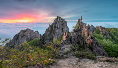 Dawn of Sajabong Peak by jae youn Ryu camera: Nikon D810