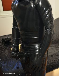 totalrubberpvc:  Fullrubber + Electrostimulation is a combination which I regularly practice … I just love it ;-)   