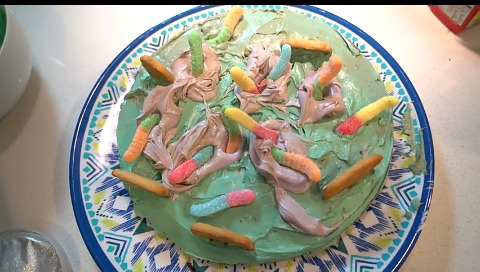 lisasepticsuperplier:  (From: Markiplier Makes: Cake)  IMPARTIAL TUMBLR JUDGES (including