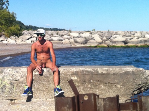 yoloswagto: Fuckin’ Beach Bum Trash! 