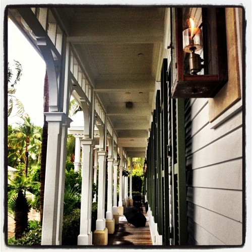 Love a cozy porch with gas lamps ~ @westinsunsetkey @spg @starwoodbuzz #spglife #memberfavorites (at