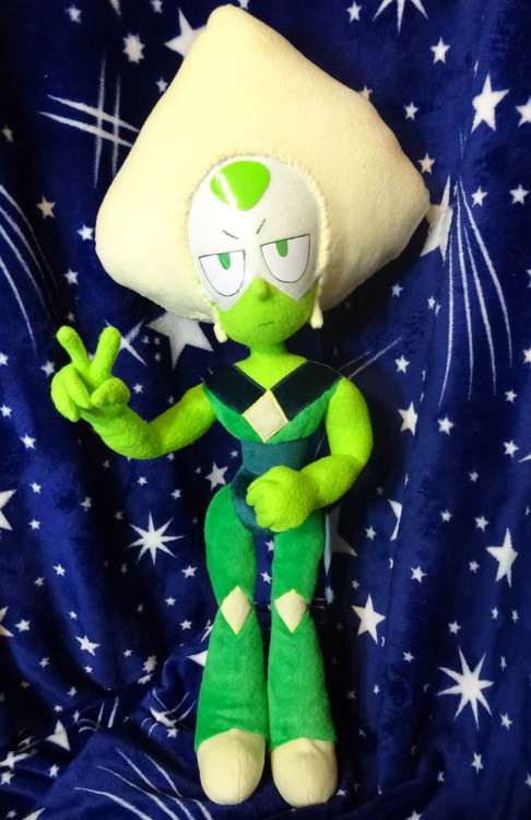 disgustedorito: pervybroanikii:Almost life size plushie doll Peridot.  She is approx 90 cm (3 f