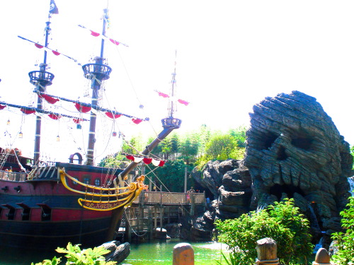 Captain Hook at Skull Rock - Disney Land Paris