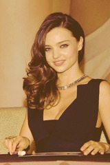 we-should-fuck-now-that-i:  anastacia-grey:  famous hair of the day: Miranda Kerr   ♥