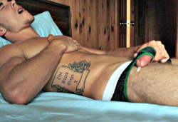 Tumblinwithhotties:  Http://Notsafeforpublictransportation.tumblr.com/ 