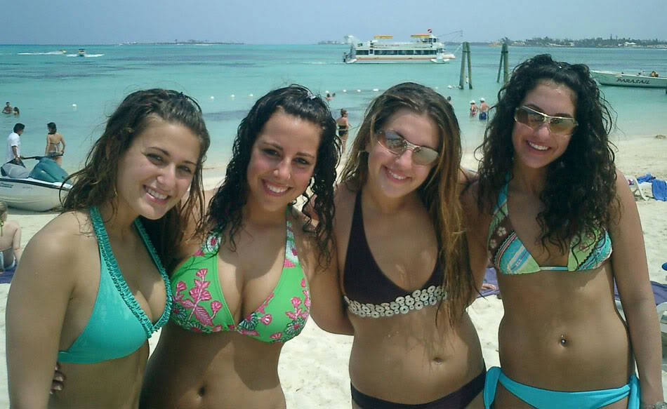 bikiniboob:  Beach day