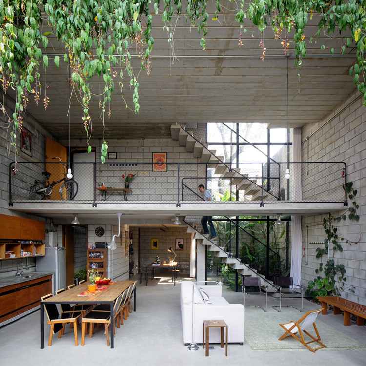 queercheersquad:  Maracanã House / Terra e Tuma Arquitetos Associados 