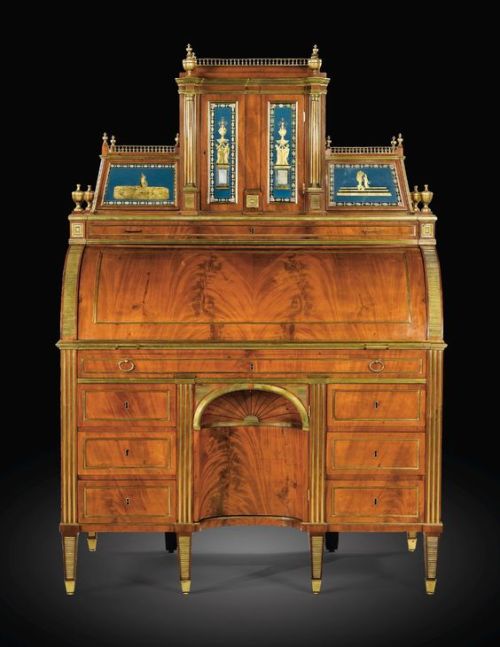 BUREAU À CYLINDREMAHOGANY, GILTBRONZE AND EGLOMISED GLASS SAINT PÉTERSBOURG CIRCA 1790 ATTRIBUTED TO