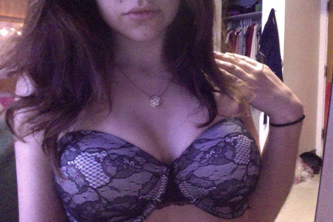 purelyphysical:  I love having slutty little photo shoots ;)
